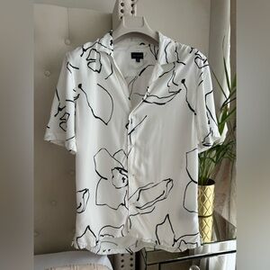 Men’s casual spring/summer dress shirt from Club Monaco